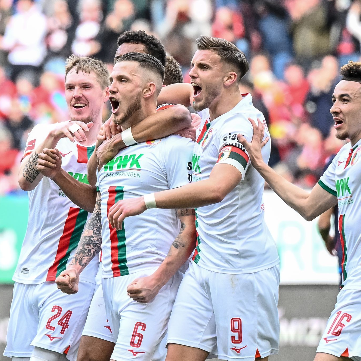 Der FC Augsburg setzte sich dank eines Tores von Jeffrey Gouweleeuw (Nr. 6) knapp gegen den Aufsteiger aus Heidenheim durch. - Foto: Harry Langer/dpa