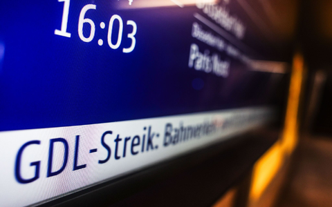 Beim inzwischen fünften Arbeitskampf im laufenden Tarifkonflikt hatte die GDL am vergangenen Donnerstag und Freitag im Personenverkehr 35 Stunden gestreikt. - Foto: Oliver Berg/dpa