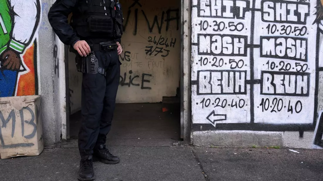 Drogenhandelsplatz im Wohnprojekt Maison-Blanche im Norden von Marseille. Drogenbanden dominieren in Marseille ganze Wohnviertel, regelmäßig gibt es tödliche Abrechnungen. - Bild: Nicolas Tucat/AFP/dpa