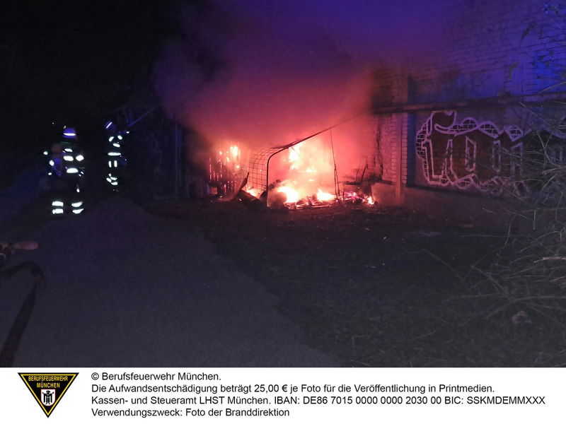 FW-M: Heller Feuerschein (Schwabing) - Foto: presseportal.de