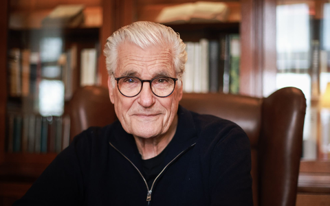 Sky du Mont ist vor allem bekannt als Schauspieler. Doch auch als Buchautor ist er erfolgreich. - Foto: Christian Charisius/dpa