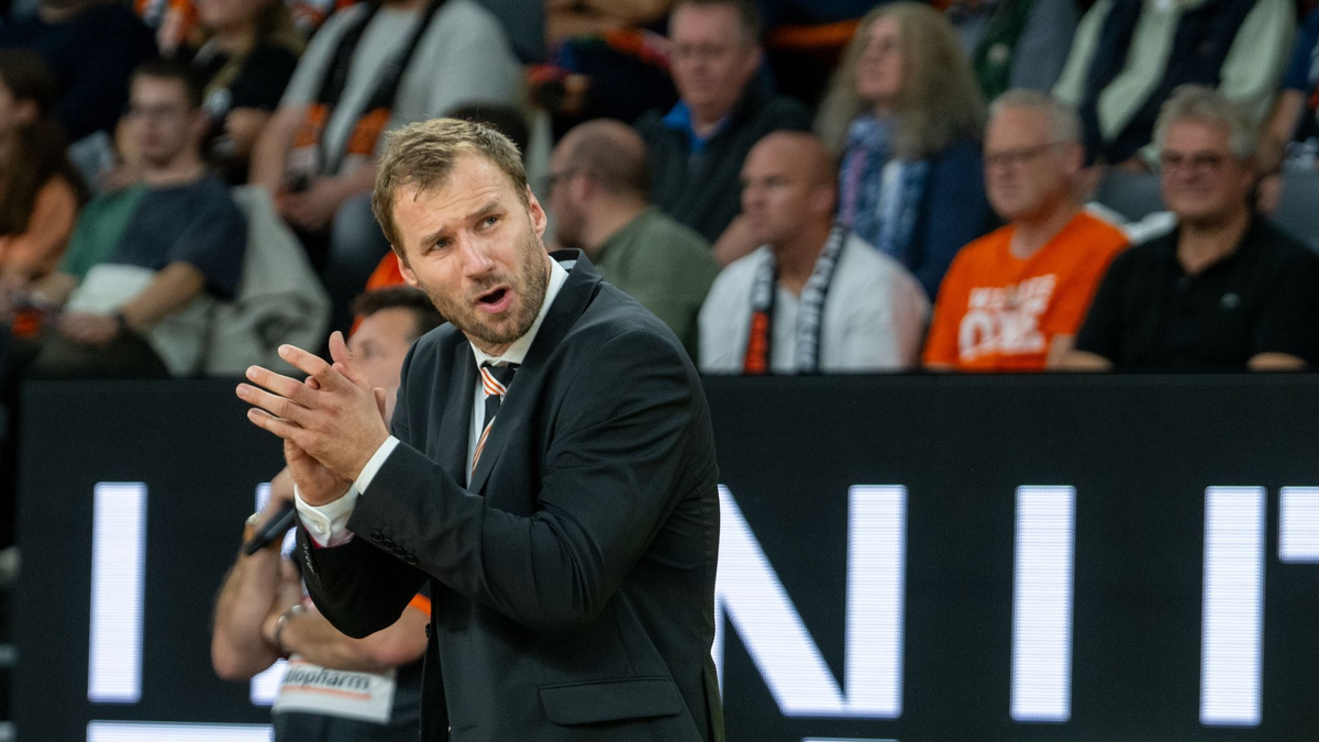 Ulms Trainer Anton Gavel wird mit Bamberg in Verbindung gebracht. - Foto: Stefan Puchner/dpa