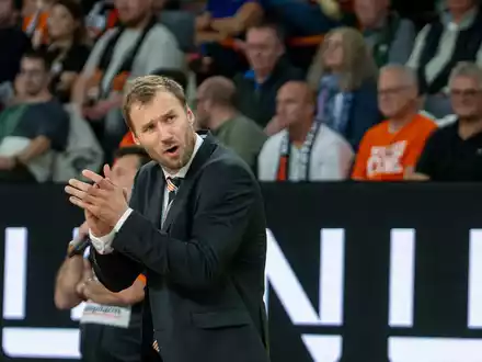 Ulms Trainer Anton Gavel wird mit Bamberg in Verbindung gebracht. - Foto: Stefan Puchner/dpa