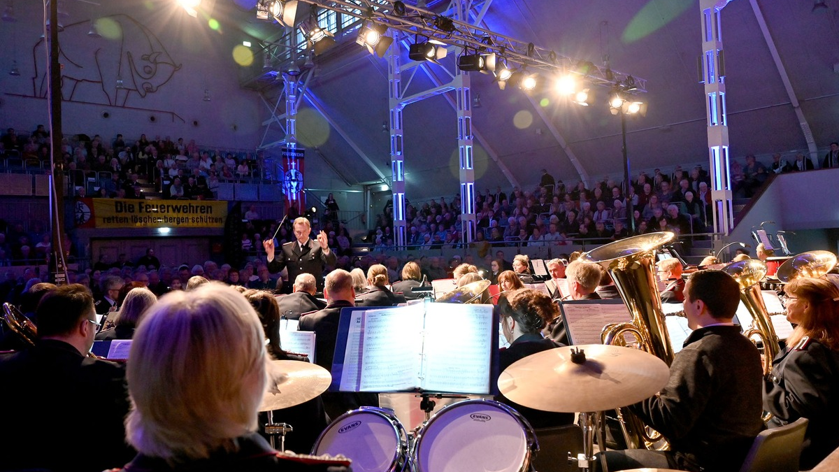 FW-RD: Von Rap bis Radetzky Marsch - Feuerwehrmusik in der Nordmarkhalle - Foto: presseportal.de