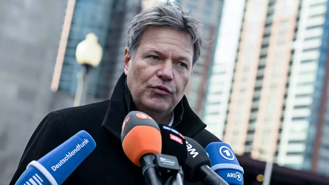 Die Tage bis zur geplanten Abstimmung am Donnerstag «sollten wir klug nutzen», appellierte Robert Habeck. - Bild: Britta Pedersen/dpa