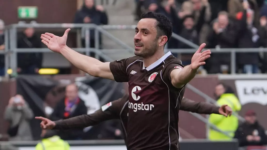Manolis Saliakas brachte den FC St. Pauli gegen Hertha BSC auf die Siegerstraße. - Bild: Marcus Brandt/dpa