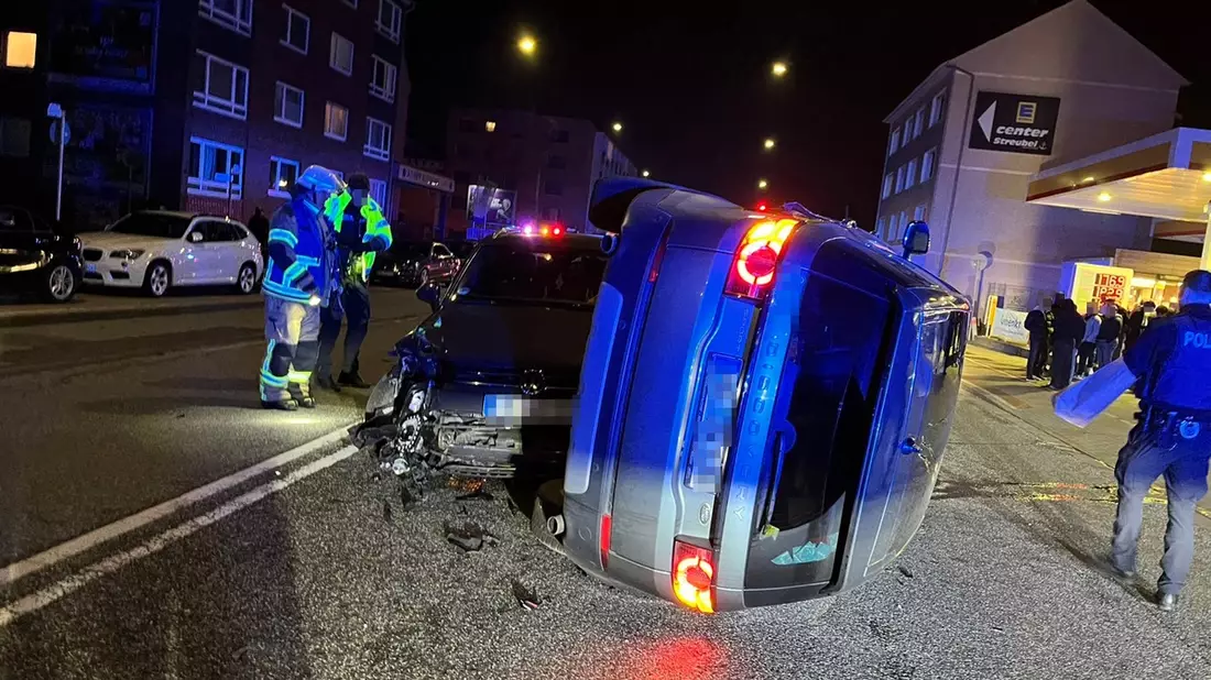 FW Bremerhaven: Verkehrsunfall mit zwei beteiligten PKW - Bild: presseportal.de