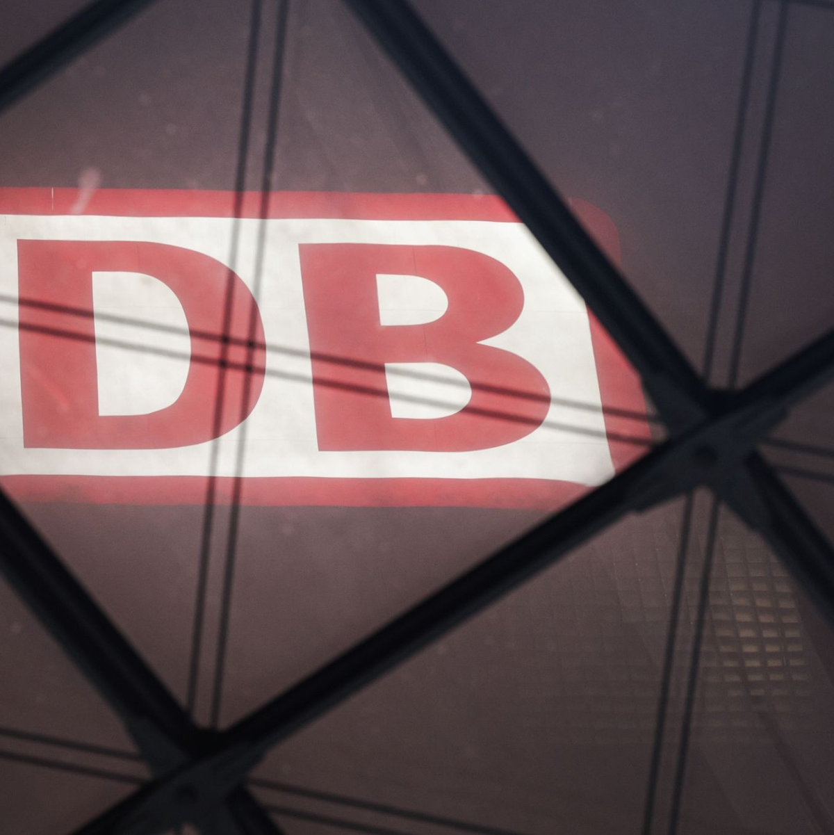 Dem Bahnkonzern im Berliner Tower droht unter einer möglichen CDU-Regierung eine Neuaufstellung.  - Foto: Hannes P. Albert/dpa