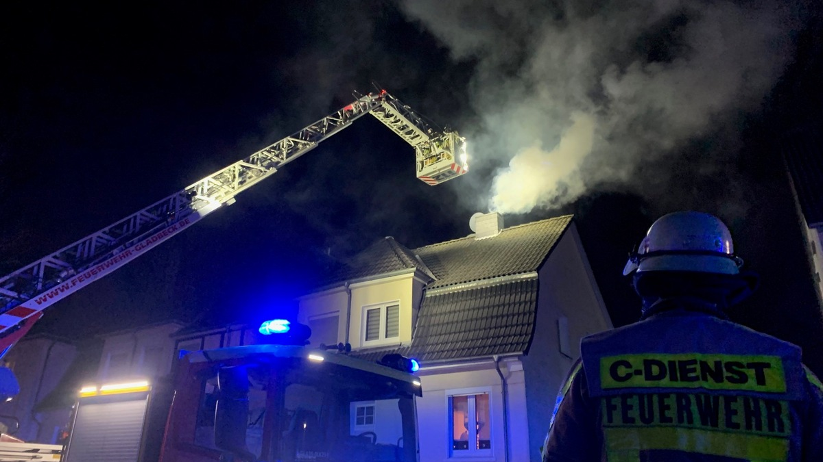 FW-GLA: Kaminbrand im Gladbecker Süden - Foto: presseportal.de