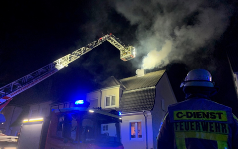 FW-GLA: Kaminbrand im Gladbecker Süden - Foto: presseportal.de
