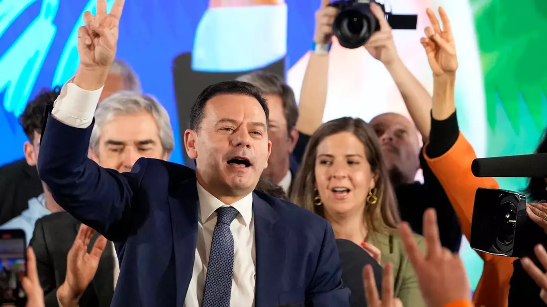 Luis Montenegro ist Vorsitzender der Mitte-Rechts-Partei Demokratische Allianz. - Bild: Armando Franca/AP/dpa