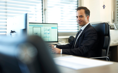 Konstantinos Vasiadis von der elvinci.de GmbH: Wie er seinen Kunden den Erfolg im Amazon-Retourenhandel sichert - Foto: presseportal.de