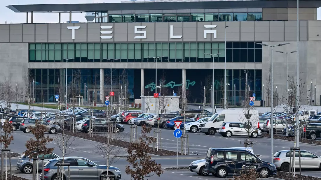 Die Tesla-Gigafactory in Grünheide bei Berlin. - Bild: Patrick Pleul/dpa