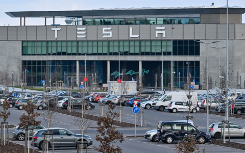 Die Tesla-Gigafactory in Grünheide bei Berlin. - Foto: Patrick Pleul/dpa