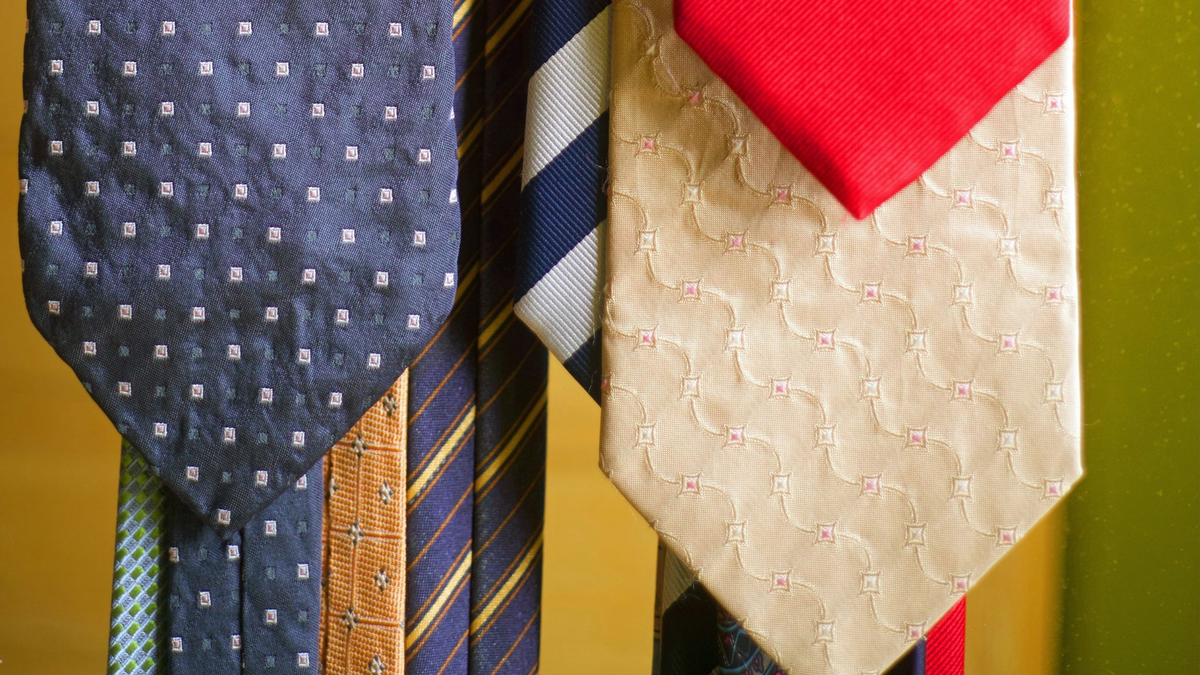 Die Arbeit im Honeoffice ist eine unerfreuliche Entwicklung für Krawattenhersteller, denn nur die allerwenigsten Männer legen daheim den gleichen Wert auf Chic wie im Büro. - Foto: Carsten Hoefer/dpa