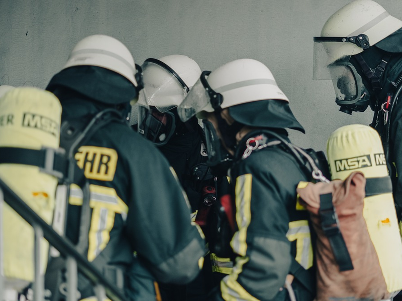 FW Moers: Wieder Brand in leerstehendem Gewerbekomplex an der Chemnitzer Str. - Foto: presseportal.de