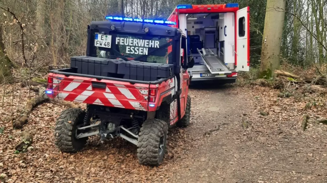 FW-E: Verletzte Person im Wald - erster Einsatz des neuen ATV der Feuerwehr Essen - Bild: presseportal.de