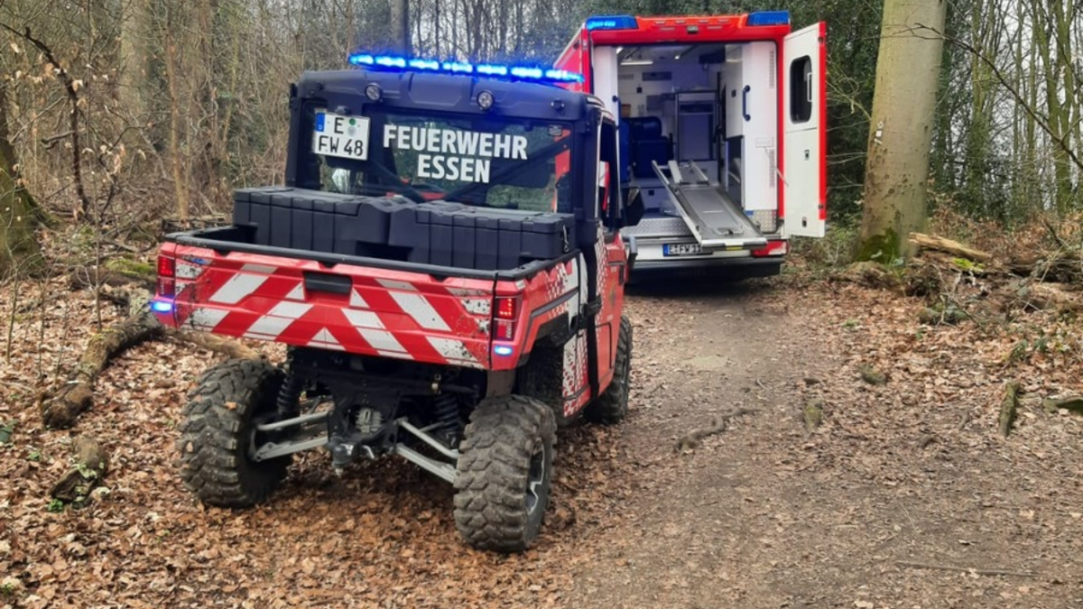 FW-E: Verletzte Person im Wald - erster Einsatz des neuen ATV der Feuerwehr Essen - Foto: presseportal.de
