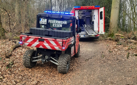 FW-E: Verletzte Person im Wald - erster Einsatz des neuen ATV der Feuerwehr Essen - Foto: presseportal.de