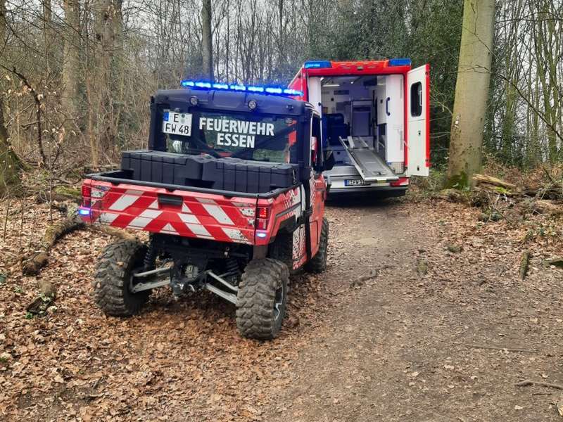 FW-E: Verletzte Person im Wald - erster Einsatz des neuen ATV der Feuerwehr Essen - Foto: presseportal.de