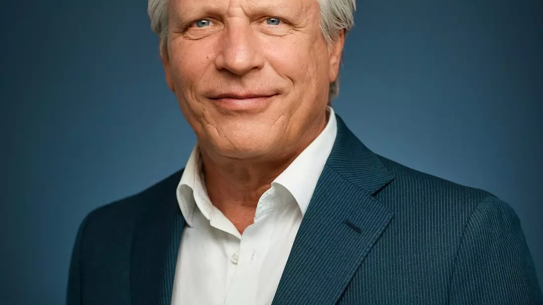 Angriff auf die Wirtschaft - Die zerstörerische Macht der Desinformation / In seinem neuen Buch untersucht Kommunikationsberater Uwe Wolff das dunkle Geschäft professioneller Reputationskiller - Bild: presseportal.de