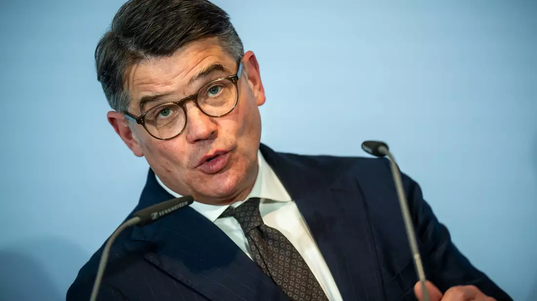 Für Hessens Ministerpräsident Rhein war Horns Schaffen einzigartig und visionär (Archivbild). - Bild: Michael Kappeler/dpa