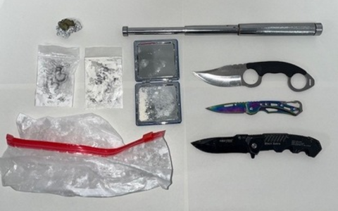 BPOL-FL: Bahnhof Heide- Nervös bei Kontrolle: Bundespolizisten stellen Waffen- und Rauschgift sicher - Foto: presseportal.de