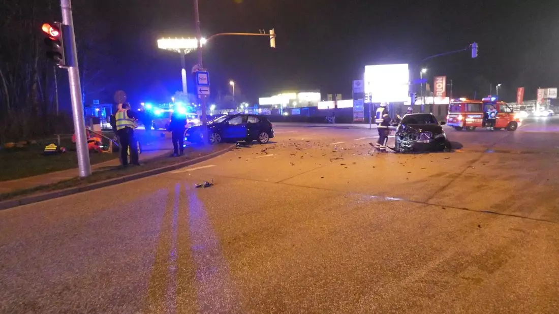 POL-KI: 240311.5 Schwentinental: Zeugen nach Verkehrsunfall mit hohem Personen- und Sachschaden gesucht (Bezug zu Meldung 240311.3) - Bild: presseportal.de
