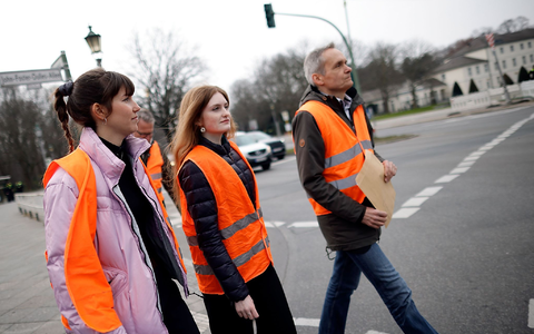 Die Letzte Generation hat eine neue Protestwelle angekündigt. Wie das genau aussehen soll, wurde nicht erläutert. - Foto: Carsten Koall/dpa