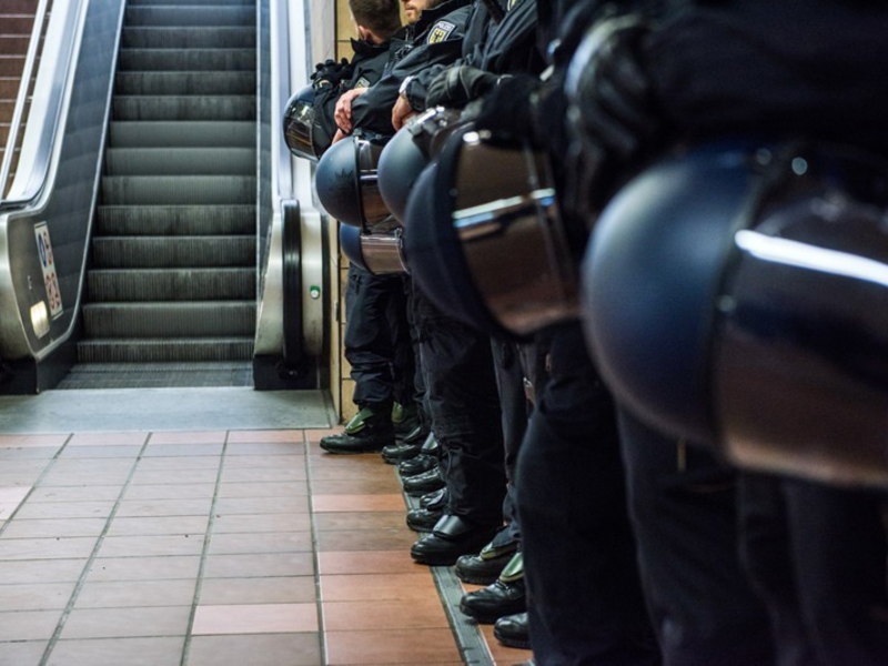 Bundespolizeidirektion München: Massenschlägerei nach Fußballspiel/ Bundespolizei ermittelt gegen Fans - Foto: presseportal.de
