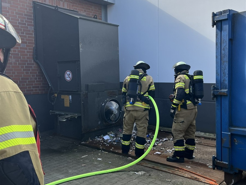 POL-NE: Brand in Müllpresse - Kripo ermittelt zur Brandursache - Foto: presseportal.de