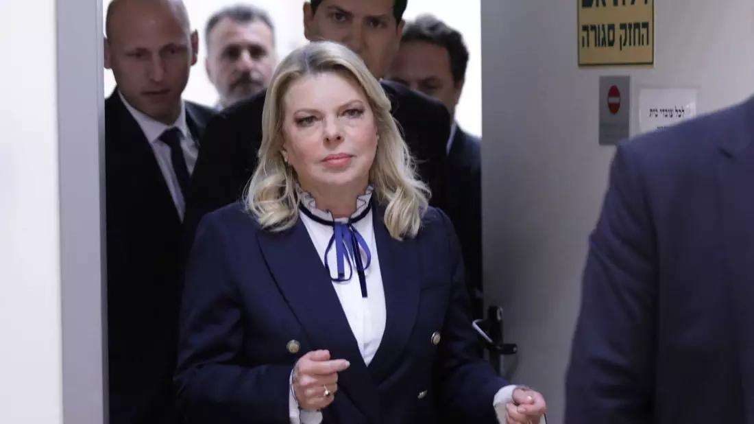 Sara Netanjahu plädiert in einem Brief für eine Freilassung der israelischen Geiseln. - Bild: Abir Sultan/EPA POOL/AP/dpa