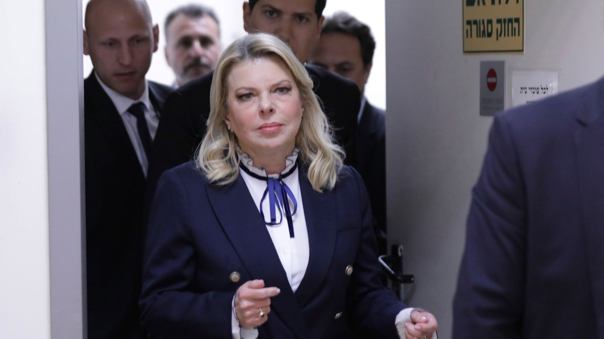 Sara Netanjahu plädiert in einem Brief für eine Freilassung der israelischen Geiseln. - Foto: Abir Sultan/EPA POOL/AP/dpa