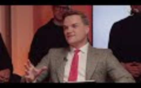 Paul Ronzheimer im Salon Schinkelplatz: Es gab Pläne Atomwaffen in der Ukraine einzusetzen - Foto: inside-wirtschaft.de