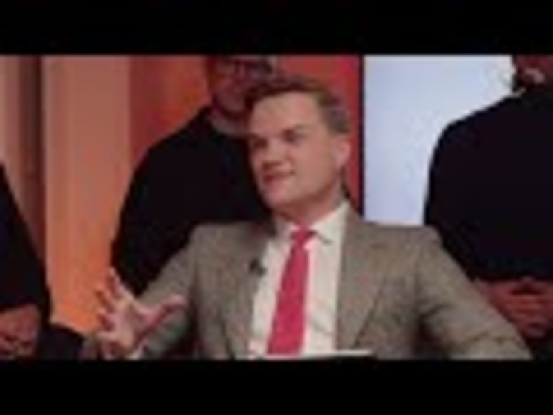 Paul Ronzheimer im Salon Schinkelplatz: Es gab Pläne Atomwaffen in der Ukraine einzusetzen - Foto: inside-wirtschaft.de