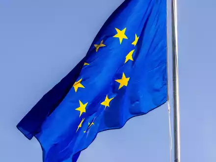 Die EU-Kommission hatte rund zehn Milliarden Euro an eingefrorenen EU-Geldern für Ungarn freigegeben. - Foto: Philipp von Ditfurth/dpa
