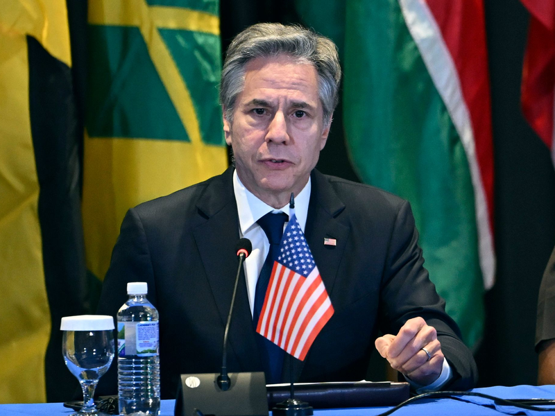 US-Außenminister Antony Blinken beriet in Jamaikas Hauptstadt Kingston mit Regierungschefs der Karibik über die Situation in Haiti. - Foto: Andrew Caballero-Reynolds/AFP Pool via AP/dpa