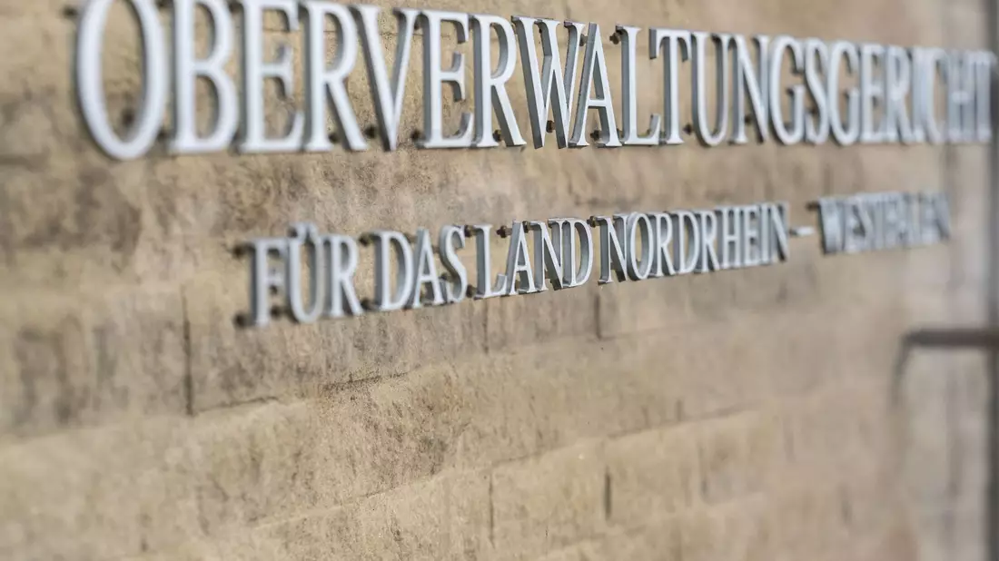 Laut Oberverwaltungsgericht in NRW: AfD und die JA zu Recht als rechtsextremistischer Verdachtsfall eingestuft. - Bild: Guido Kirchner/dpa