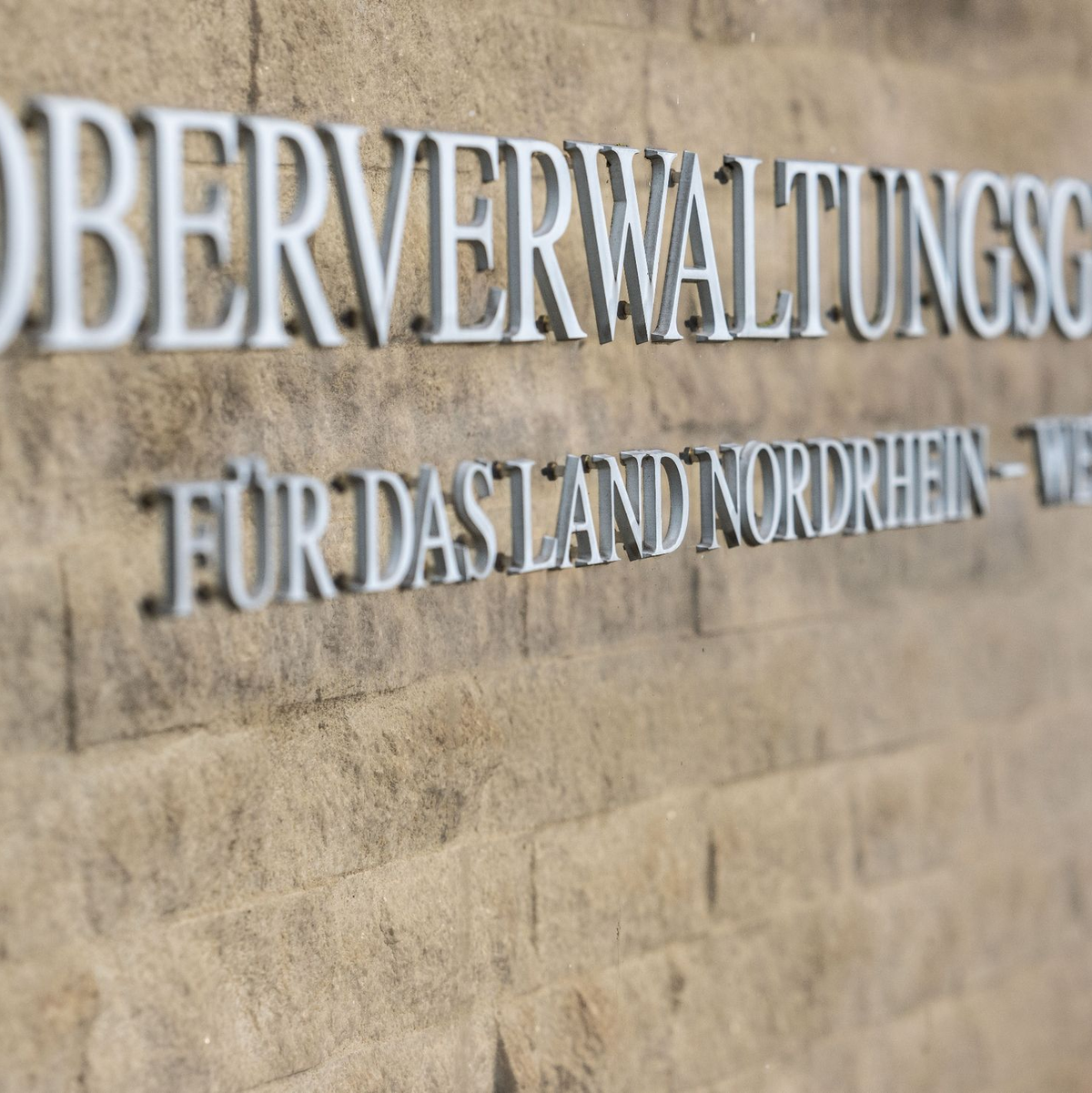 Laut Oberverwaltungsgericht in NRW: AfD und die JA zu Recht als rechtsextremistischer Verdachtsfall eingestuft. - Foto: Guido Kirchner/dpa