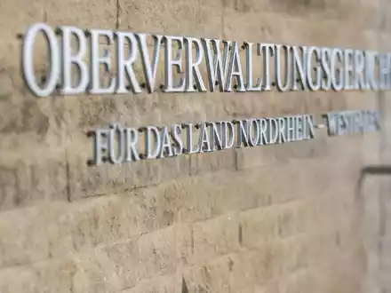 Wurden die AfD und die JA zu Recht als rechtsextremistischer Verdachtsfall eingestuft? Das soll nun das Oberverwaltungsgericht fĂŒr das Land Nordrhein-Westfalen entscheiden. - Foto: Guido Kirchner/dpa