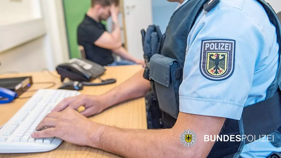 Bundespolizeidirektion München: Mit zwei Haftbefehlen gesucht / Arbeitgeber zahlt Geldstrafe für Mitarbeiter - Bild: presseportal.de