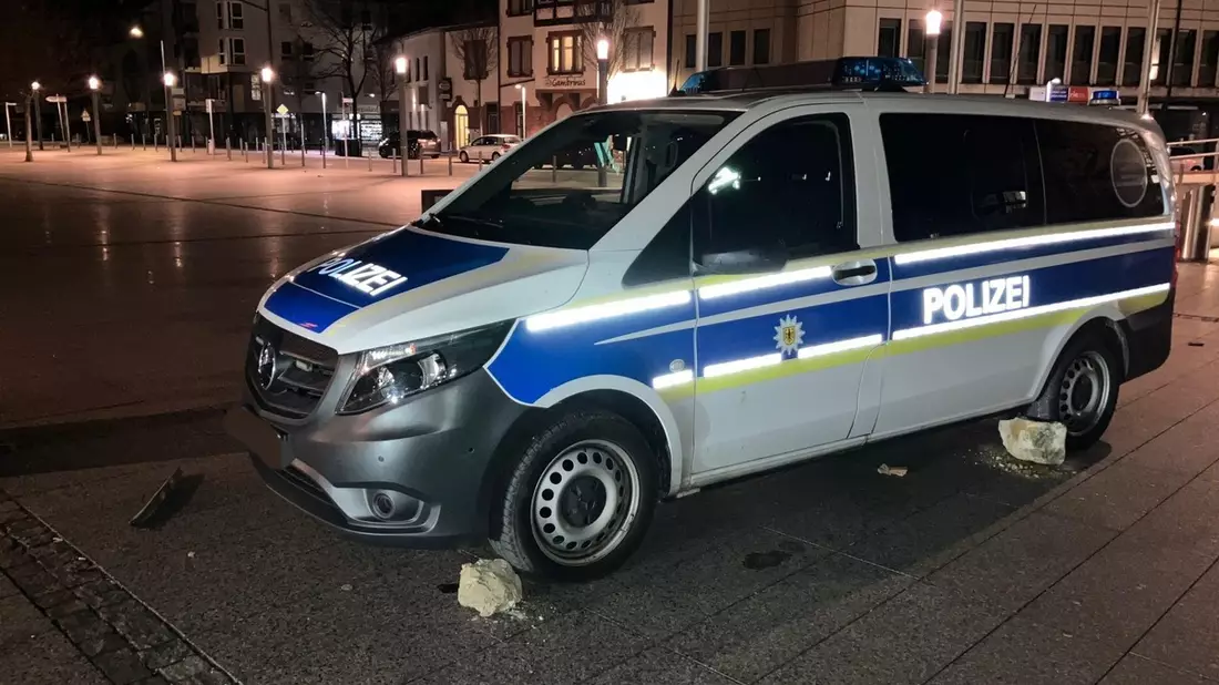 BPOL-KL: Bundespolizeifahrzeug am Bahnhof Worms mutwillig beschädigt - Bild: presseportal.de