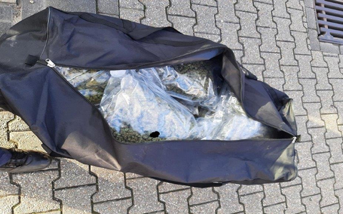 BPOL NRW: Von der Imbissbude ins Gefängnis - Bundespolizei beschlag-nahmt 13 Kilogramm Marihuana - Foto: presseportal.de