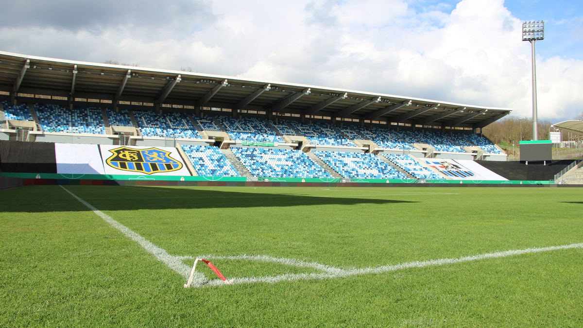 Im Ludwigsparkstadion in Saarbrücken soll das DFB-Pokalspiel zwischen dem 1. FC Saarbrücken und Borussia Mönchengladbach stattfinden. - Foto: Katja Sponholz/dpa