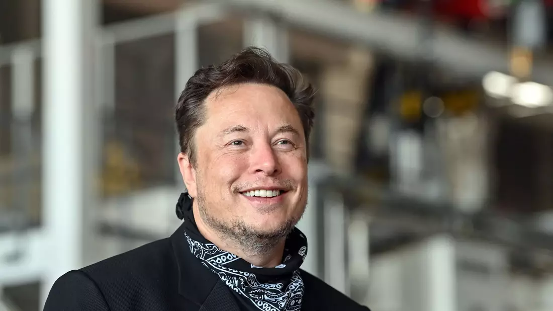 Elon Musk bei seinem letzten Besuch in der Tesla Gigafactory in Grünheide vor rund vier Monaten. - Bild: Patrick Pleul/dpa-Zentralbild/dpa