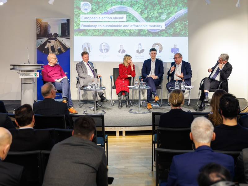 Parlamentarischer Abend des EAC: Diskussion über klimaneutralen Straßenverkehr in der EU - Foto: presseportal.de