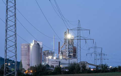 Bei sogenannten Klimaschutzverträgen will der Staat zunächst die Mehrkosten für neue, klimafreundlichere Produktionsweisen übernehmen. - Foto: Silas Stein/dpa