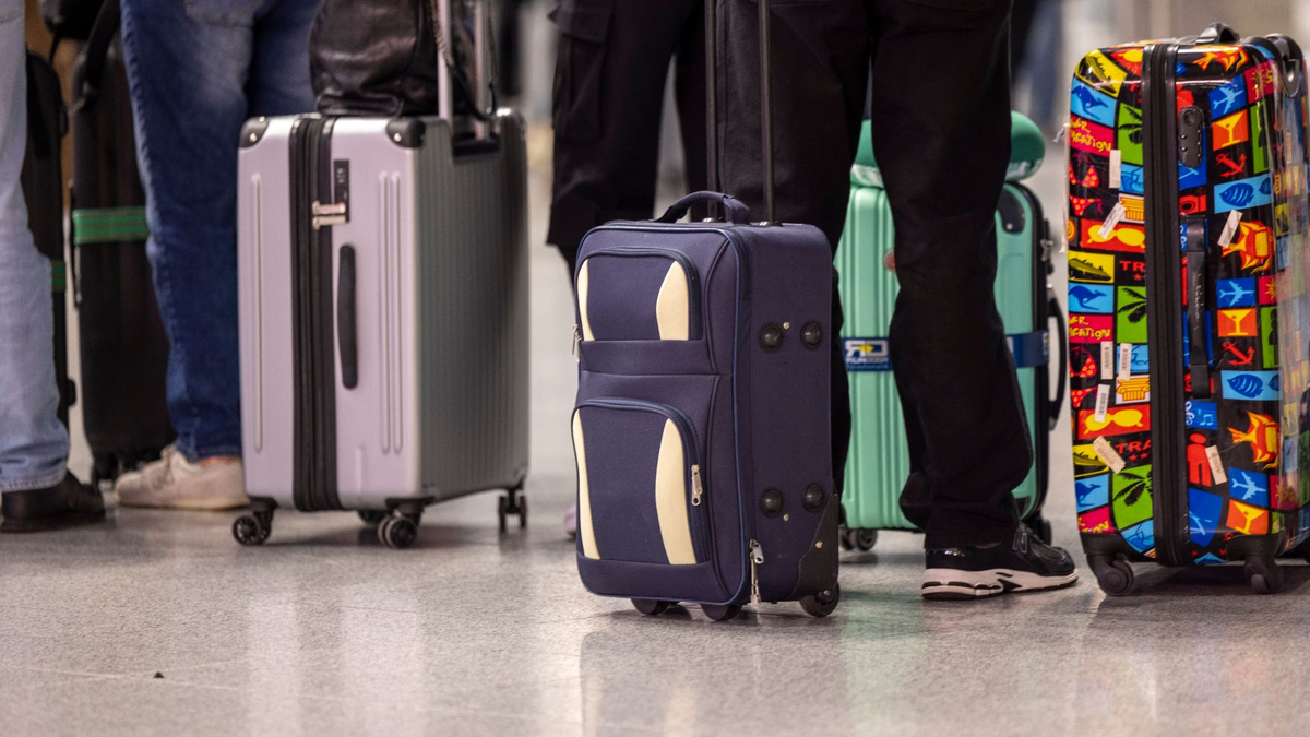 Mit erneuten Warnstreiks gleich mehrerer Berufsgruppen legt die Gewerkschaft Verdi ab Donnerstag wichtige Teile des deutschen Luftverkehrs lahm. - Foto: Thomas Banneyer/dpa