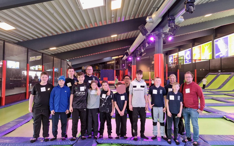FW-KLE: Jugendfeuerwehr Bedburg-Hau zu Besuch im Tiger Jump - Foto: presseportal.de