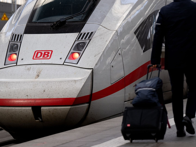 Bis zum Betriebsbeginn soll das volle Fahrplanangebot wieder weitgehend hergestellt sein. - Foto: Sven Hoppe/dpa